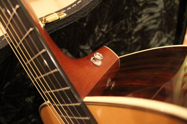 martin d28 strap button