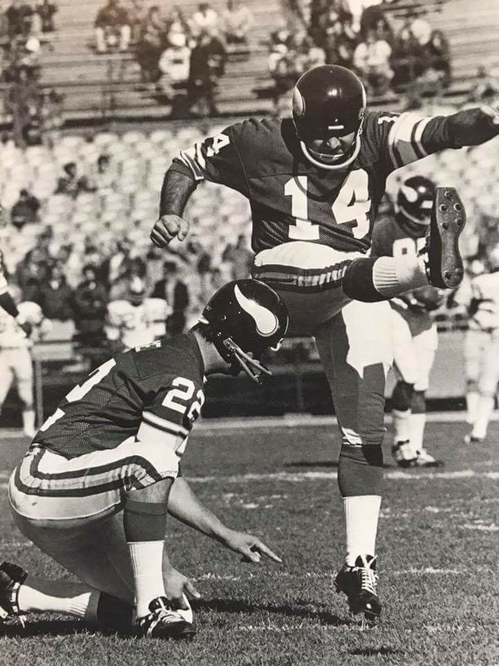 Vikings kicking great Fred Cox passes at 80