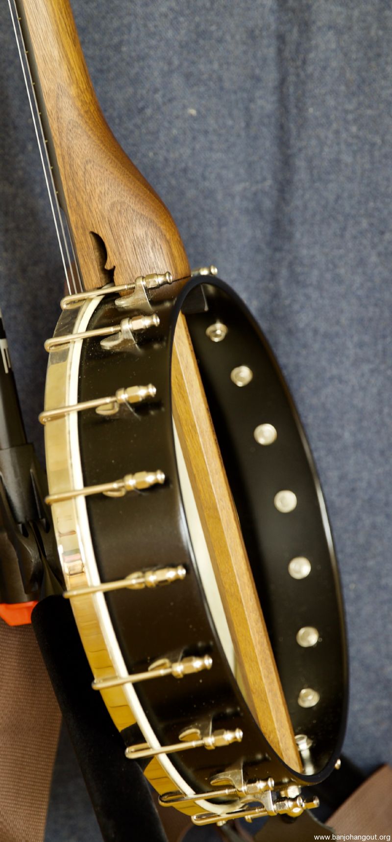 banjo changing between nylon and metal strings